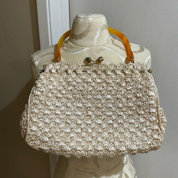 Vintage Handbags - Vintage Large Woven Raffia Top Handle Ivory Cream Granny Core Handbag